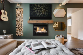 Coronation Family Cottage, Modernised 200-Year-Old Lake District Cottage with Private Hot Tub and Parking